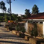 ホテル Parque De Campismo Da Barragem Do Vilar モイメンタ・ダ・ベイラ
