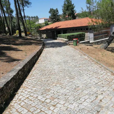 ホテル Parque De Campismo Da Barragem Do Vilar モイメンタ・ダ・ベイラ