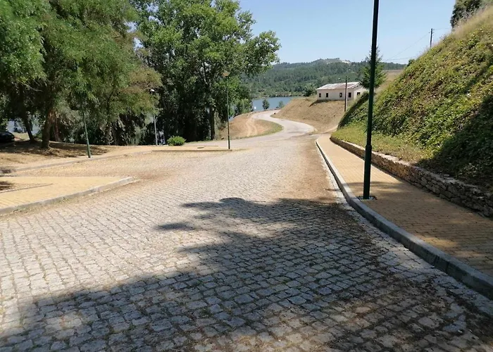 Parque De Campismo Da Barragem Do Vilar 호텔 모이멘타 다 베이라