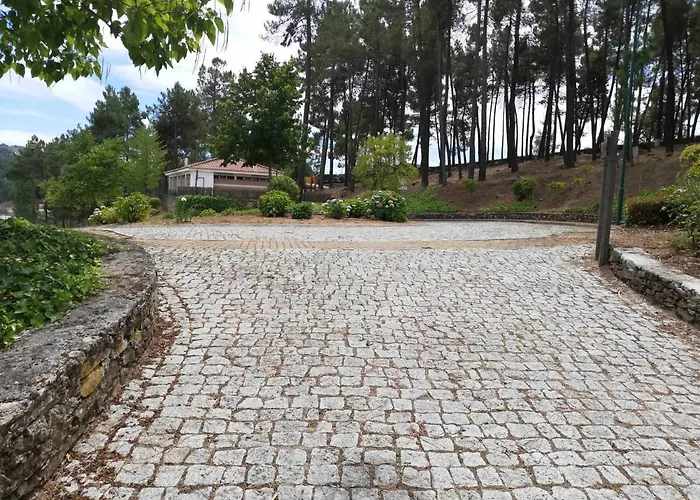 Parque De Campismo Da Barragem Do Vilar *