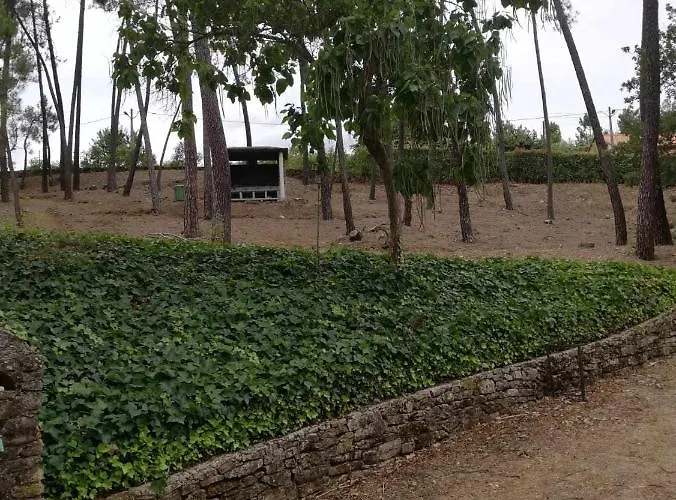 Parque De Campismo Da Barragem Do Vilar 모이멘타 다 베이라